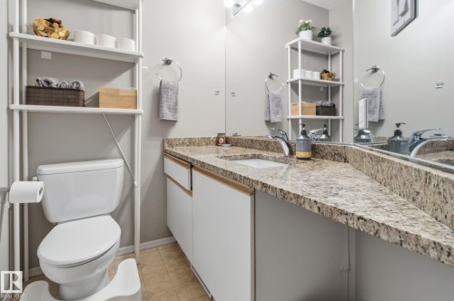 10718 122 Street, Edmonton, AB - Indoor Photo Showing Bathroom