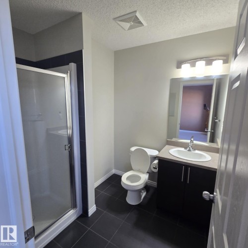 7315 22 Avenue, Edmonton, AB - Indoor Photo Showing Bathroom