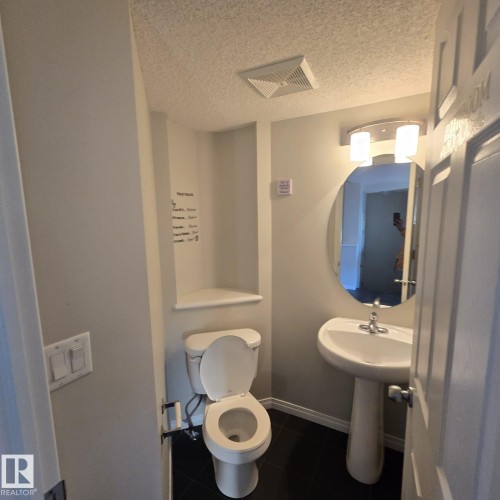 7315 22 Avenue, Edmonton, AB - Indoor Photo Showing Bathroom