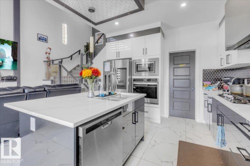 1325 20 Street, Edmonton, AB - Indoor Photo Showing Kitchen With Upgraded Kitchen