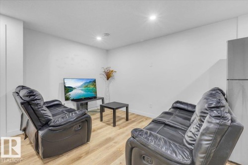 1325 20 Street, Edmonton, AB - Indoor