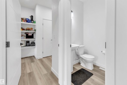 1424 15 Street, Edmonton, AB - Indoor Photo Showing Bathroom