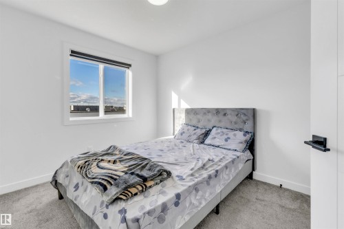 1424 15 Street, Edmonton, AB - Indoor Photo Showing Bedroom