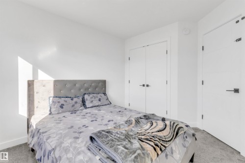 1424 15 Street, Edmonton, AB - Indoor Photo Showing Bedroom