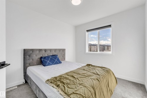 1424 15 Street, Edmonton, AB - Indoor Photo Showing Bedroom