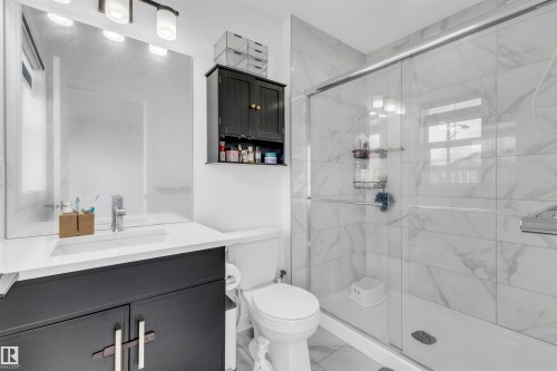 1424 15 Street, Edmonton, AB - Indoor Photo Showing Bathroom