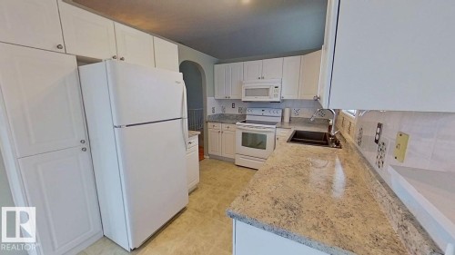 51 9718 176 Street, Edmonton, AB - Indoor Photo Showing Kitchen
