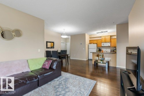 135 16807 100 Avenue, Edmonton, AB - Indoor Photo Showing Living Room