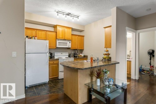 135 16807 100 Avenue, Edmonton, AB - Indoor Photo Showing Kitchen