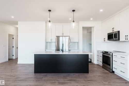 1067 Cornerstone Way, Sherwood Park, AB - Indoor Photo Showing Kitchen With Upgraded Kitchen