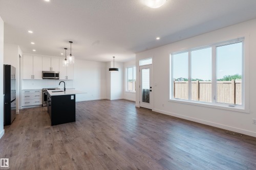 1067 Cornerstone Way, Sherwood Park, AB - Indoor Photo Showing Kitchen With Upgraded Kitchen