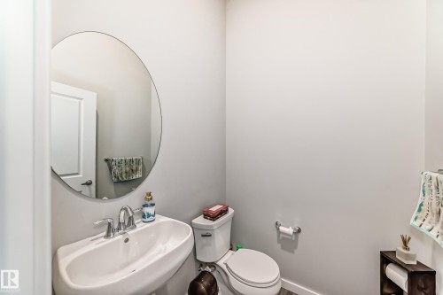 2609 Maple Way, Edmonton, AB - Indoor Photo Showing Bathroom