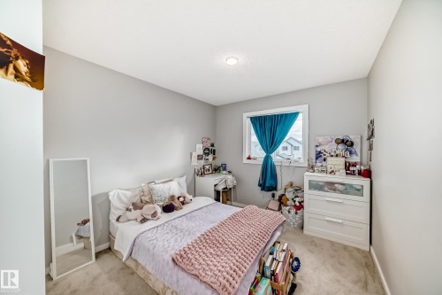 2609 Maple Way, Edmonton, AB - Indoor Photo Showing Bedroom