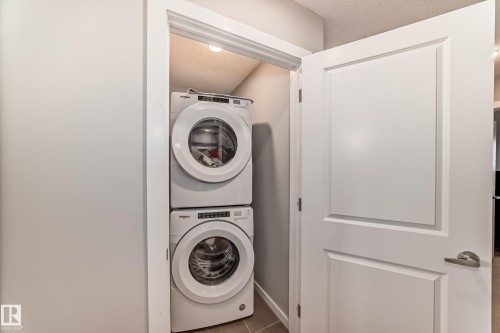 2609 Maple Way, Edmonton, AB - Indoor Photo Showing Laundry Room