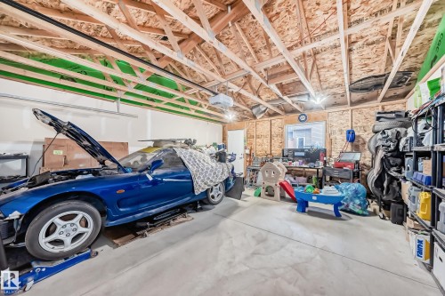 2609 Maple Way, Edmonton, AB - Indoor Photo Showing Garage