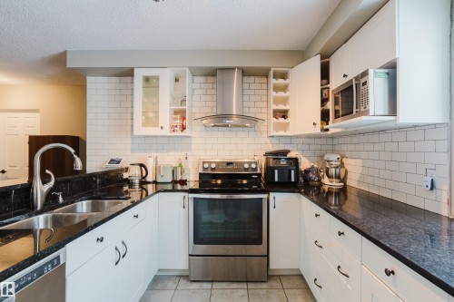 14632 95 Avenue, Edmonton, AB - Indoor Photo Showing Kitchen With Double Sink