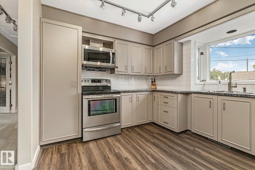 4412 107 Avenue, Edmonton, AB - Indoor Photo Showing Kitchen