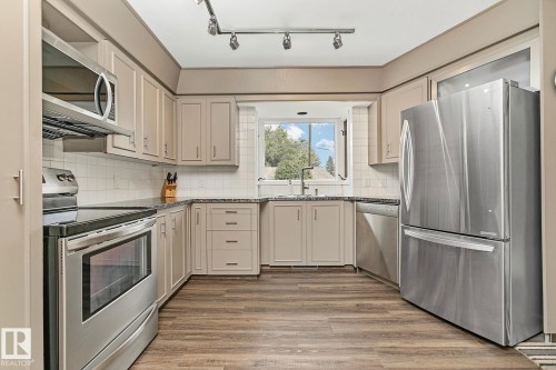 4412 107 Avenue, Edmonton, AB - Indoor Photo Showing Kitchen