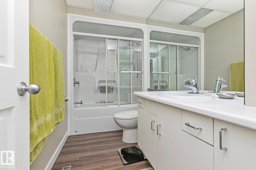 4412 107 Avenue, Edmonton, AB - Indoor Photo Showing Bathroom