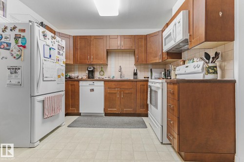 4412 107 Avenue, Edmonton, AB - Indoor Photo Showing Kitchen