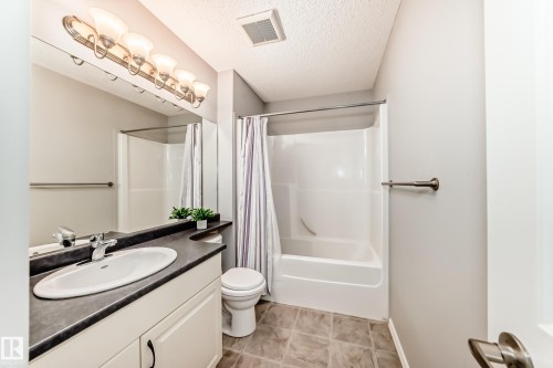 1515 Towne Centre Boulevard, Edmonton, AB - Indoor Photo Showing Bathroom
