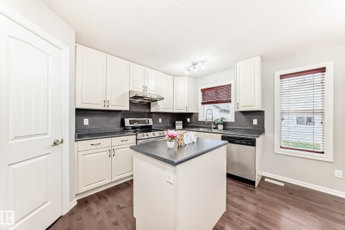 1515 Towne Centre Boulevard, Edmonton, AB - Indoor Photo Showing Kitchen With Double Sink