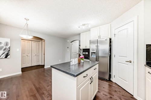 1515 Towne Centre Boulevard, Edmonton, AB - Indoor Photo Showing Kitchen