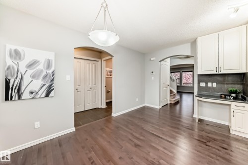 1515 Towne Centre Boulevard, Edmonton, AB - Indoor Photo Showing Kitchen