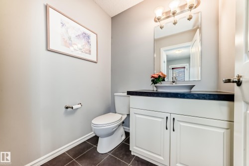 1515 Towne Centre Boulevard, Edmonton, AB - Indoor Photo Showing Bathroom