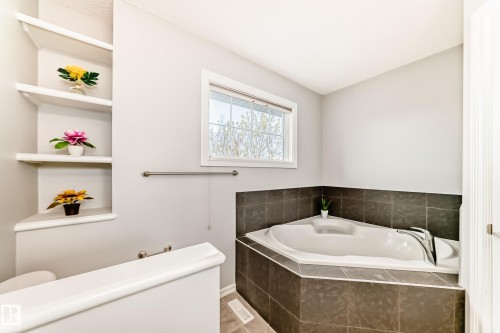 1515 Towne Centre Boulevard, Edmonton, AB - Indoor Photo Showing Bathroom