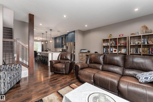 10706 67 Avenue, Edmonton, AB - Indoor Photo Showing Living Room