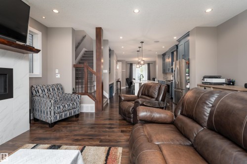 10706 67 Avenue, Edmonton, AB - Indoor Photo Showing Living Room
