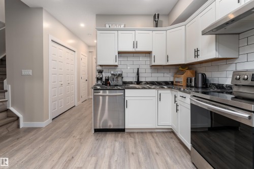 10706 67 Avenue, Edmonton, AB - Indoor Photo Showing Kitchen