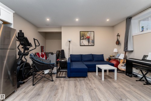 10706 67 Avenue, Edmonton, AB - Indoor