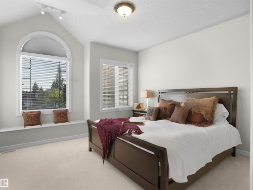 255 Wilson Lane, Edmonton, AB - Indoor Photo Showing Bedroom