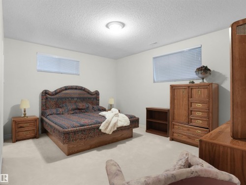 255 Wilson Lane, Edmonton, AB - Indoor Photo Showing Bedroom