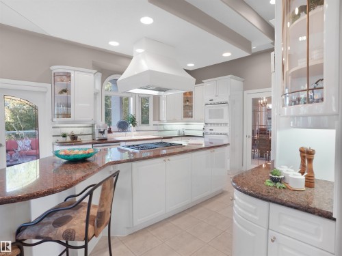255 Wilson Lane, Edmonton, AB - Indoor Photo Showing Kitchen