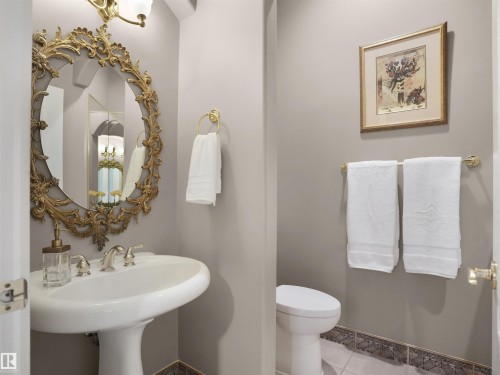 255 Wilson Lane, Edmonton, AB - Indoor Photo Showing Bathroom