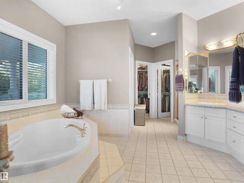 255 Wilson Lane, Edmonton, AB - Indoor Photo Showing Bathroom