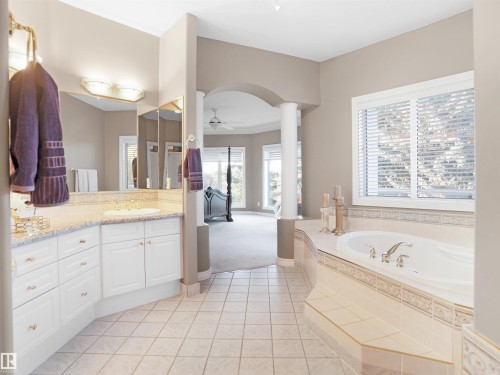 255 Wilson Lane, Edmonton, AB - Indoor Photo Showing Bathroom
