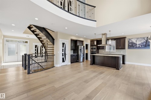 5169 Mullen Road, Edmonton, AB - Indoor Photo Showing Kitchen