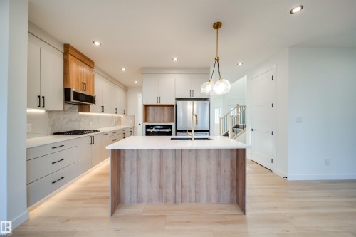 20 Blackbird Bend, Fort Saskatchewan, AB - Indoor Photo Showing Kitchen With Upgraded Kitchen
