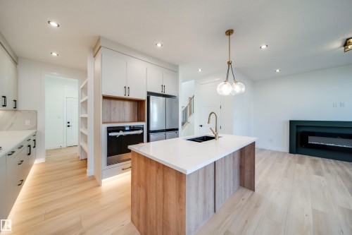20 Blackbird Bend, Fort Saskatchewan, AB - Indoor Photo Showing Kitchen With Upgraded Kitchen
