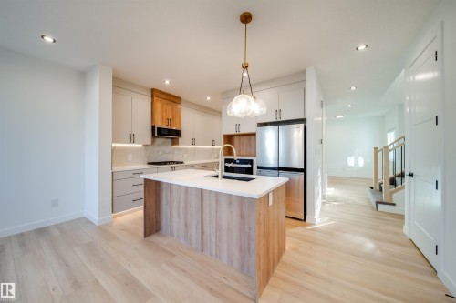20 Blackbird Bend, Fort Saskatchewan, AB - Indoor Photo Showing Kitchen With Upgraded Kitchen