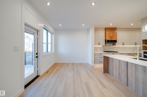 20 Blackbird Bend, Fort Saskatchewan, AB - Indoor Photo Showing Kitchen