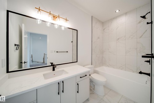 20 Blackbird Bend, Fort Saskatchewan, AB - Indoor Photo Showing Bathroom