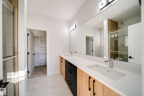 8511 183 Avenue, Edmonton, AB - Indoor Photo Showing Bathroom