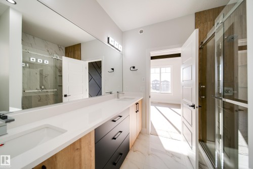 8511 183 Avenue, Edmonton, AB - Indoor Photo Showing Bathroom