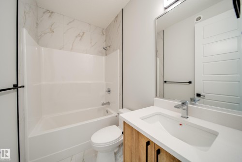 8511 183 Avenue, Edmonton, AB - Indoor Photo Showing Bathroom