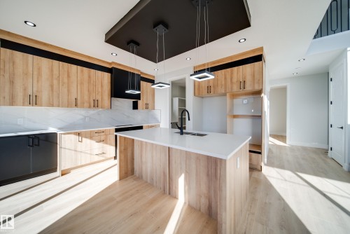 8511 183 Avenue, Edmonton, AB - Indoor Photo Showing Kitchen With Double Sink